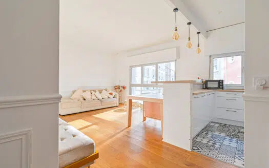 photo 1 séjour avec cuisine américaine acheter chardon lagache c21 paris 16 auteuil