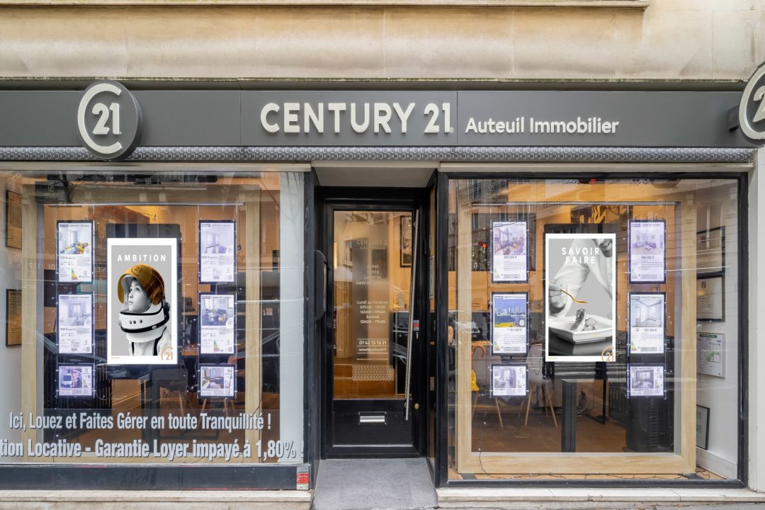 photo facade agence Century 21 Auteuil paris france scaled